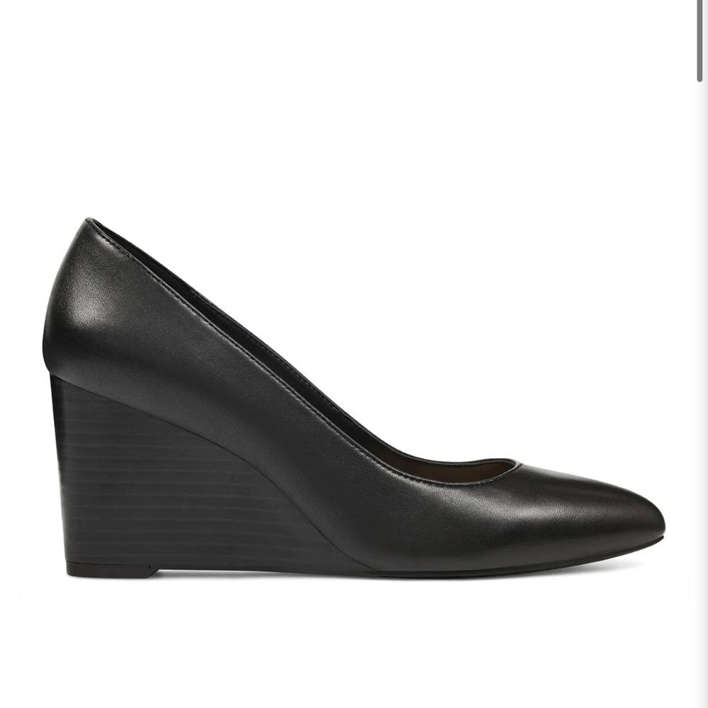 Nine West Black Wedge Heels size 9